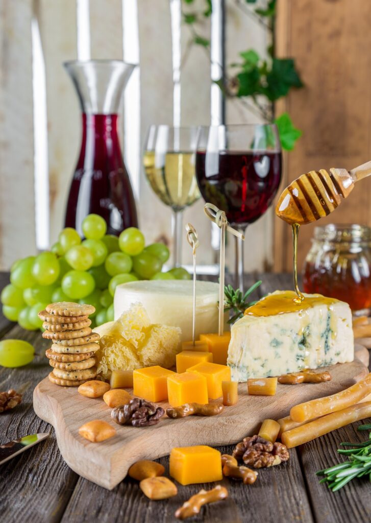 Skvělé kombinace vína a jídel určují kouzlo francouzské gastronomie.